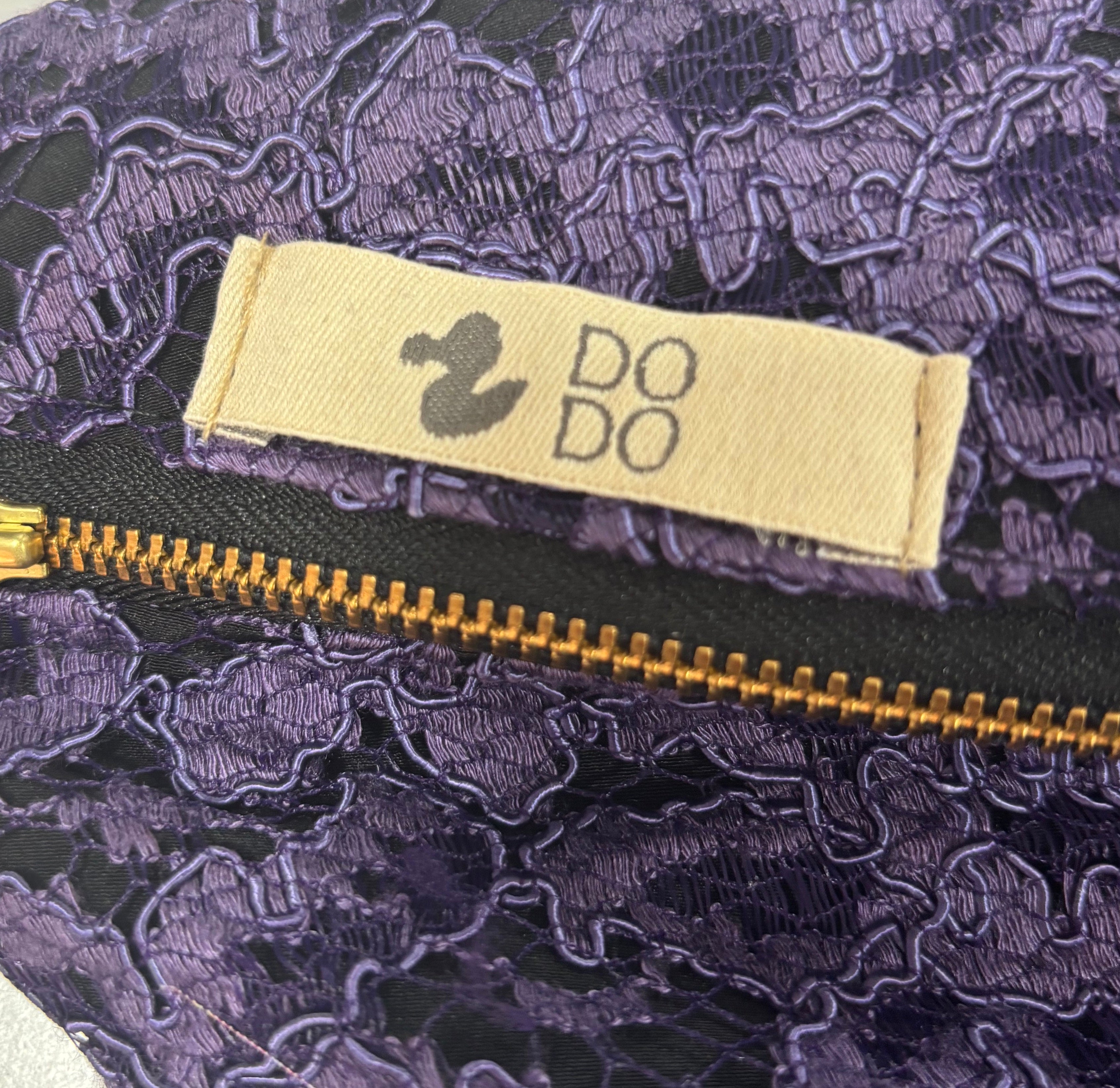 Riñonera Dodo: Elegancia en Encaje