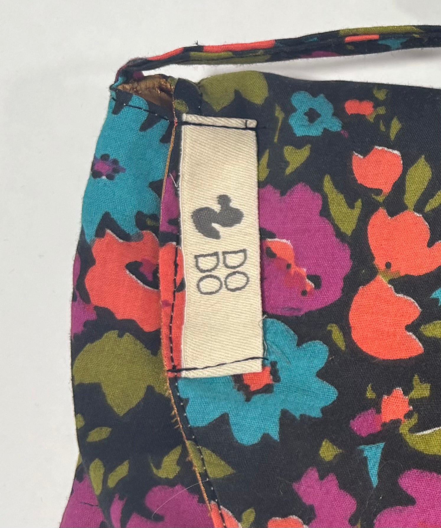Bolso Bandolera Dodo: Flores Silvestres sobre Negro
